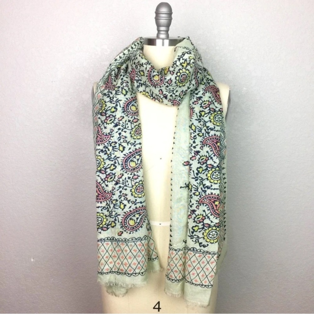 Chic Paisley Print Scarf - Cream and Red